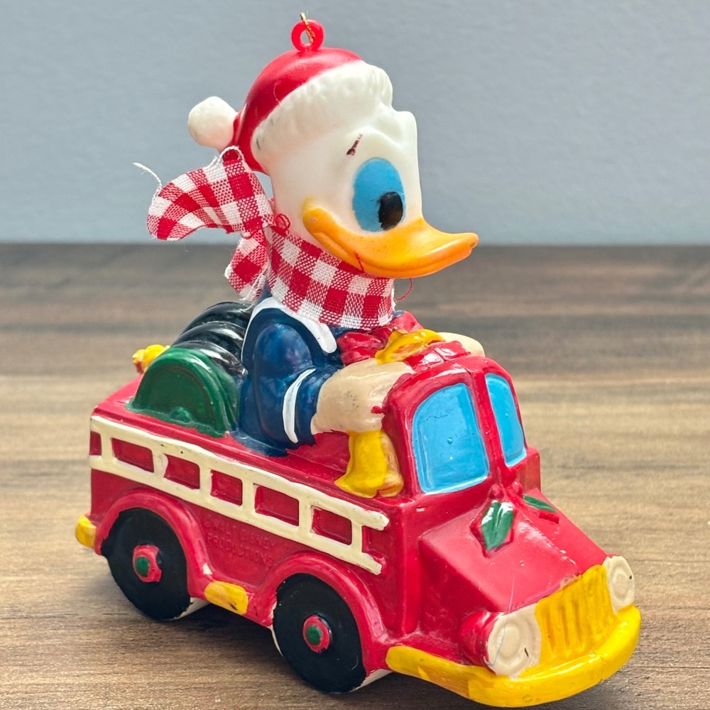 VINTAGE Santa's World Walt Disney DONALD DUCK FIRE TRUCK Christmas Tree Ornament